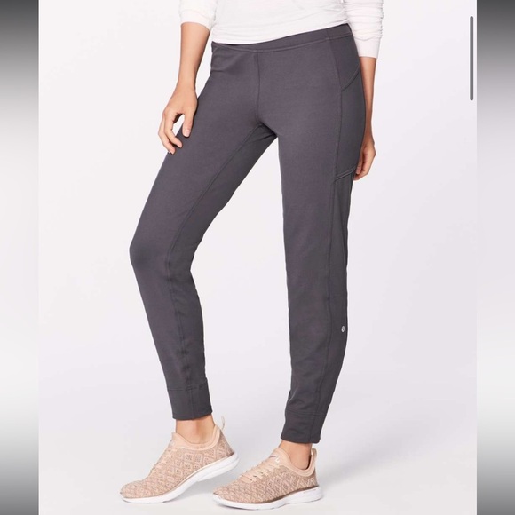 Lululemon Run on joggers in Dark carbon (gray) size 4. Inseam is 28” full length - Picture 1 of 15